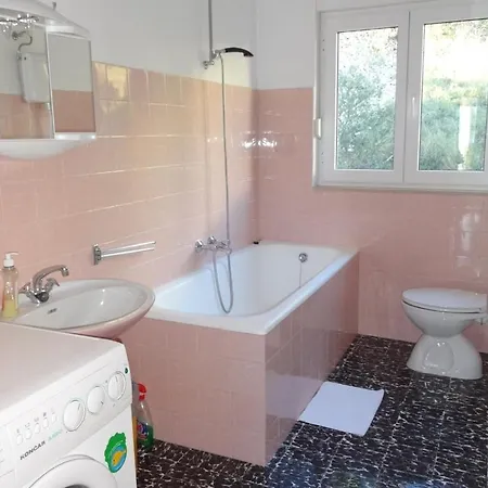 In With Sea View, Balcony, Air Conditioning, Wifi 237-1 Apartment Duce